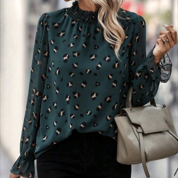 Frill Trim Flounce Sleeve Textured V-Neck T-Shirt